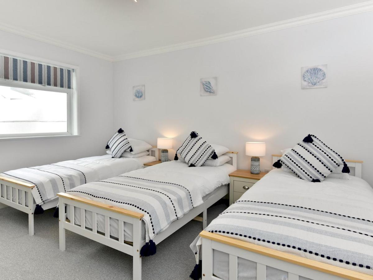 Pass The Keys Newly Refurbished Modern Bungalow - Pets Welcome Holiday home
