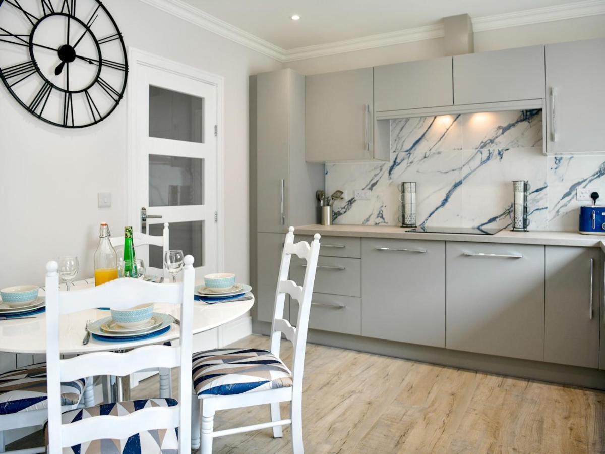 Pass The Keys Newly Refurbished Modern Bungalow - Pets Welcome