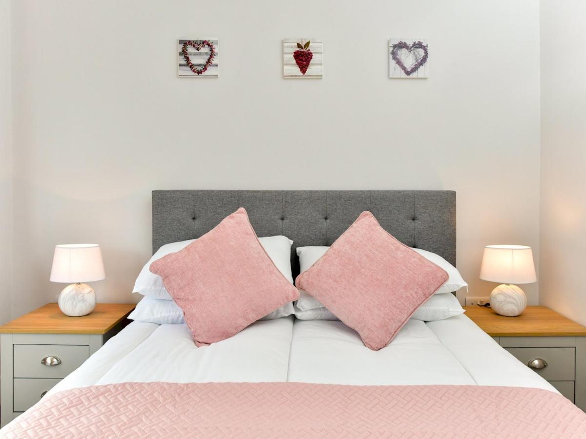 Pass The Keys Newly Refurbished Modern Bungalow - Pets Welcome
