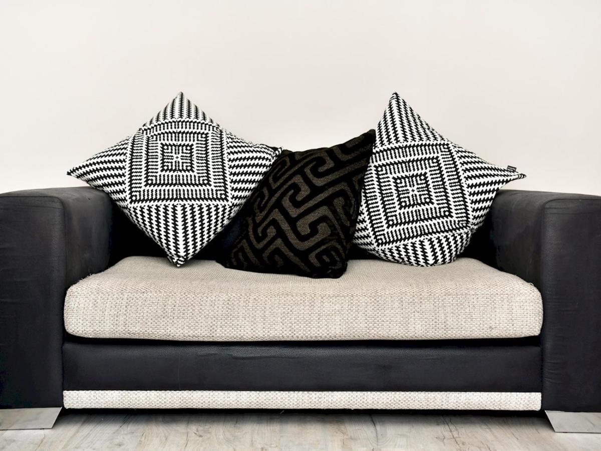 Pass The Keys Newly Refurbished Modern Bungalow - Pets Welcome Swansea