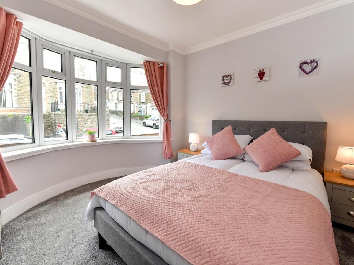 Pass The Keys Newly Refurbished Modern Bungalow - Pets Welcome