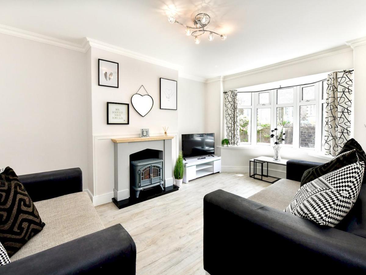 Pass The Keys Newly Refurbished Modern Bungalow - Pets Welcome Holiday home Swansea