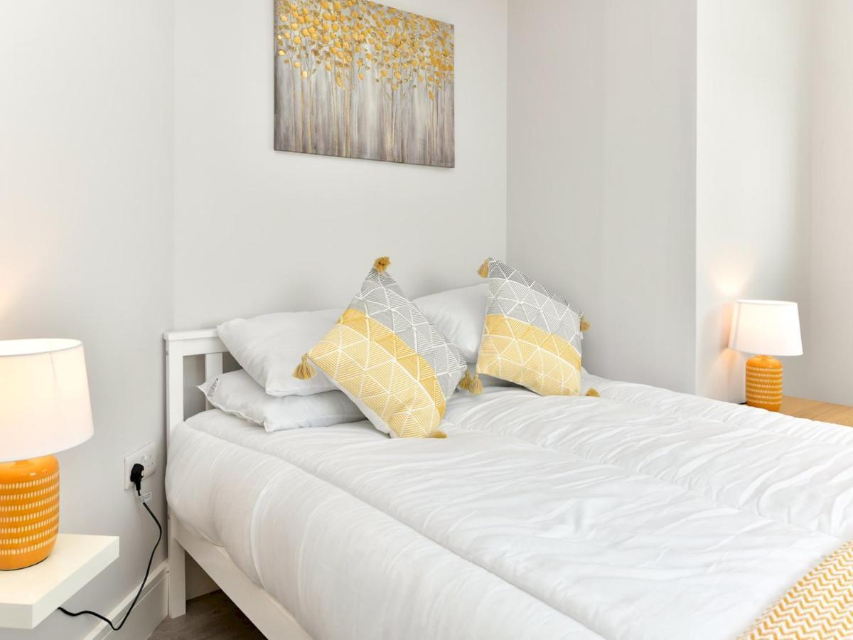 Pass The Keys Newly Refurbished Modern Bungalow - Pets Welcome