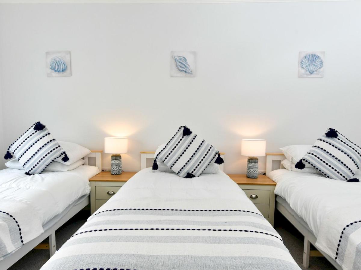 Pass The Keys Newly Refurbished Modern Bungalow - Pets Welcome Holiday home Swansea